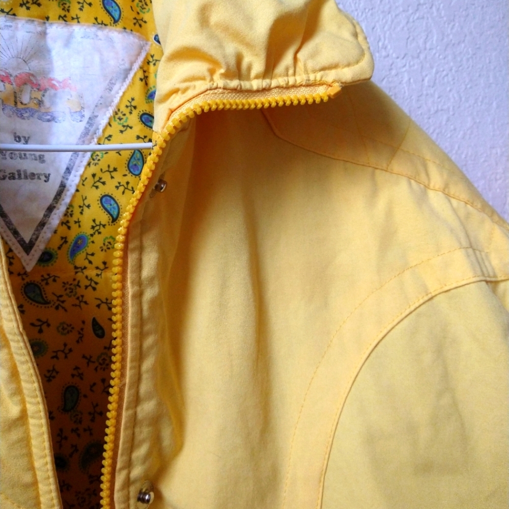 Sunshine yellow puff jacket ☀️
